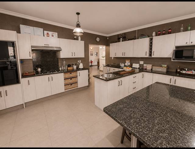 8 BEDROOM HOUSE FOR SALE IN MANTEVREDE
